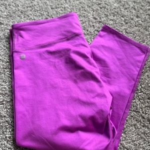 Fabletics bright fuchsia cropped leggings size large